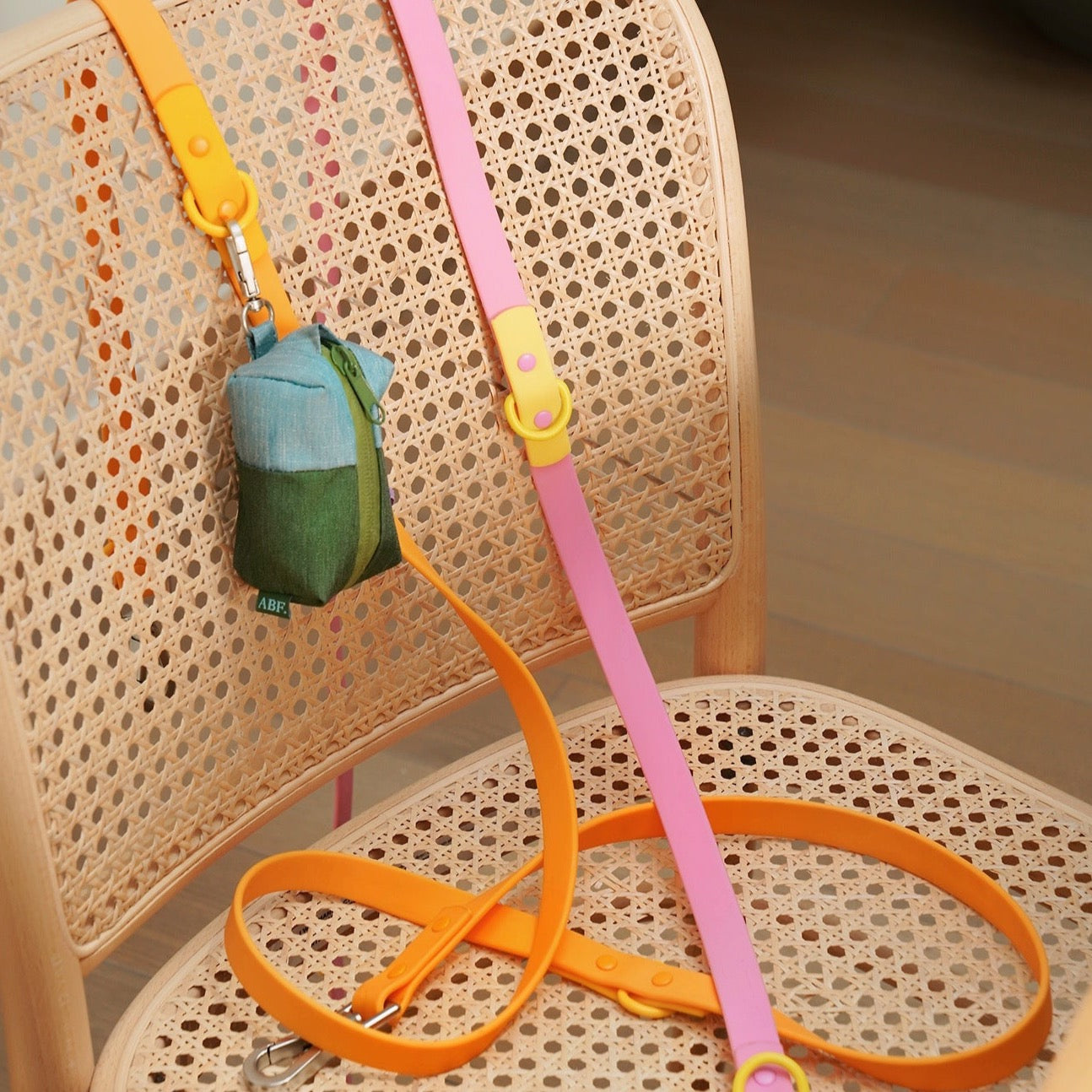 Porte-sacs à déjections canines